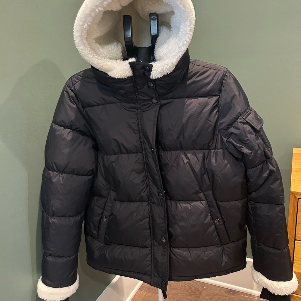 S13- women’s hooded Black matte Puffer Jacket with White sherpa trim  - L